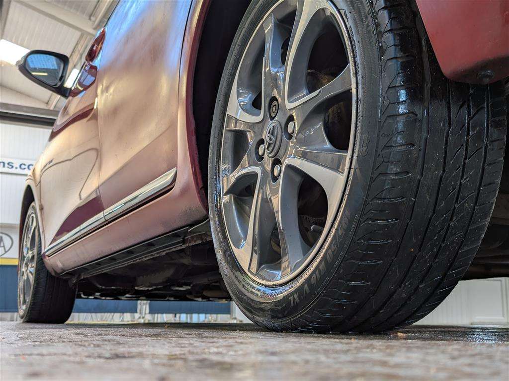 <p>2014 TOYOTA YARIS TREND VVT-I</p>