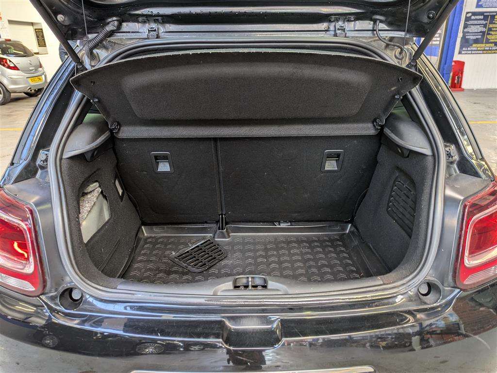 <p>2015 CITROEN DS3 PURETECH DSTYLE ICE S</p>