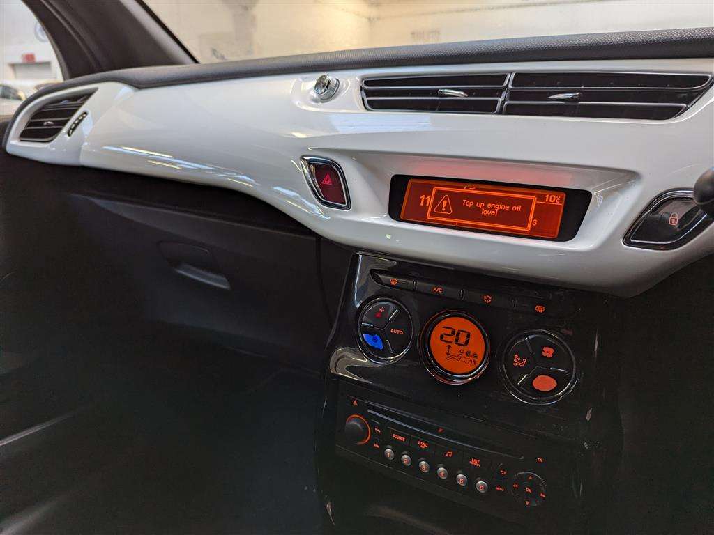 <p>2015 CITROEN DS3 PURETECH DSTYLE ICE S</p>