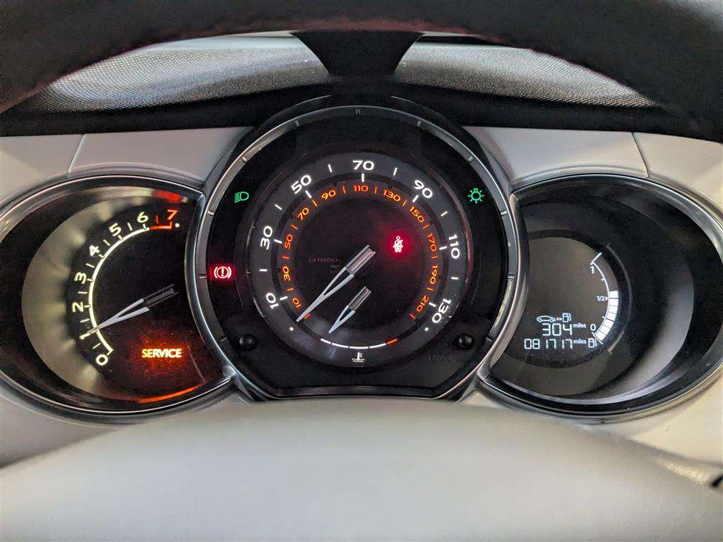 <p>2015 CITROEN DS3 PURETECH DSTYLE ICE S</p>