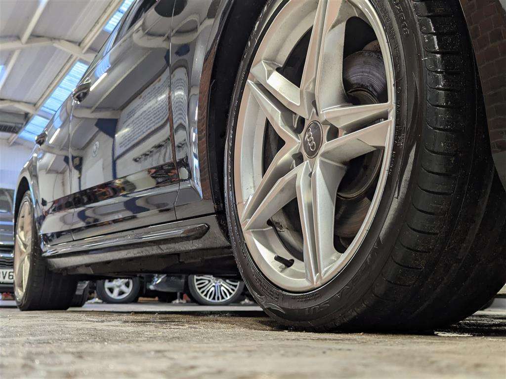 <p>2017 AUDI A4 S LINE TDI S-A</p>