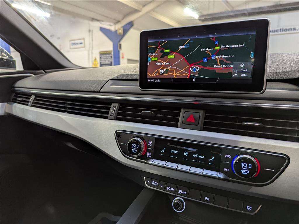 <p>2017 AUDI A4 S LINE TDI S-A</p>