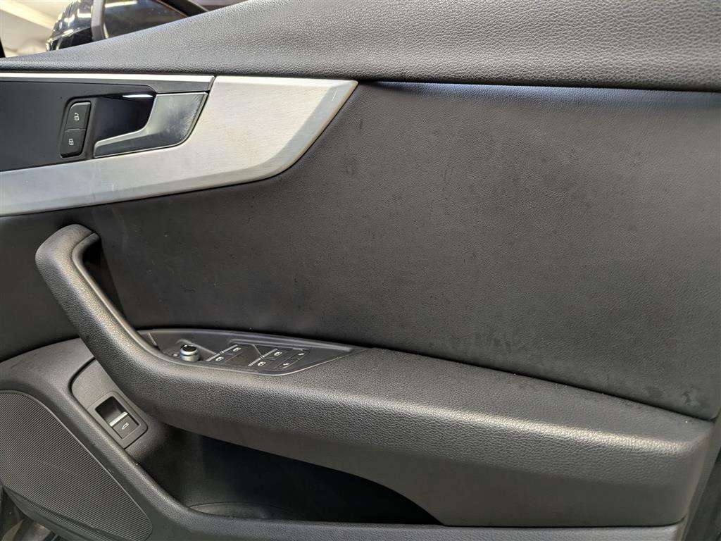 <p>2017 AUDI A4 S LINE TDI S-A</p>