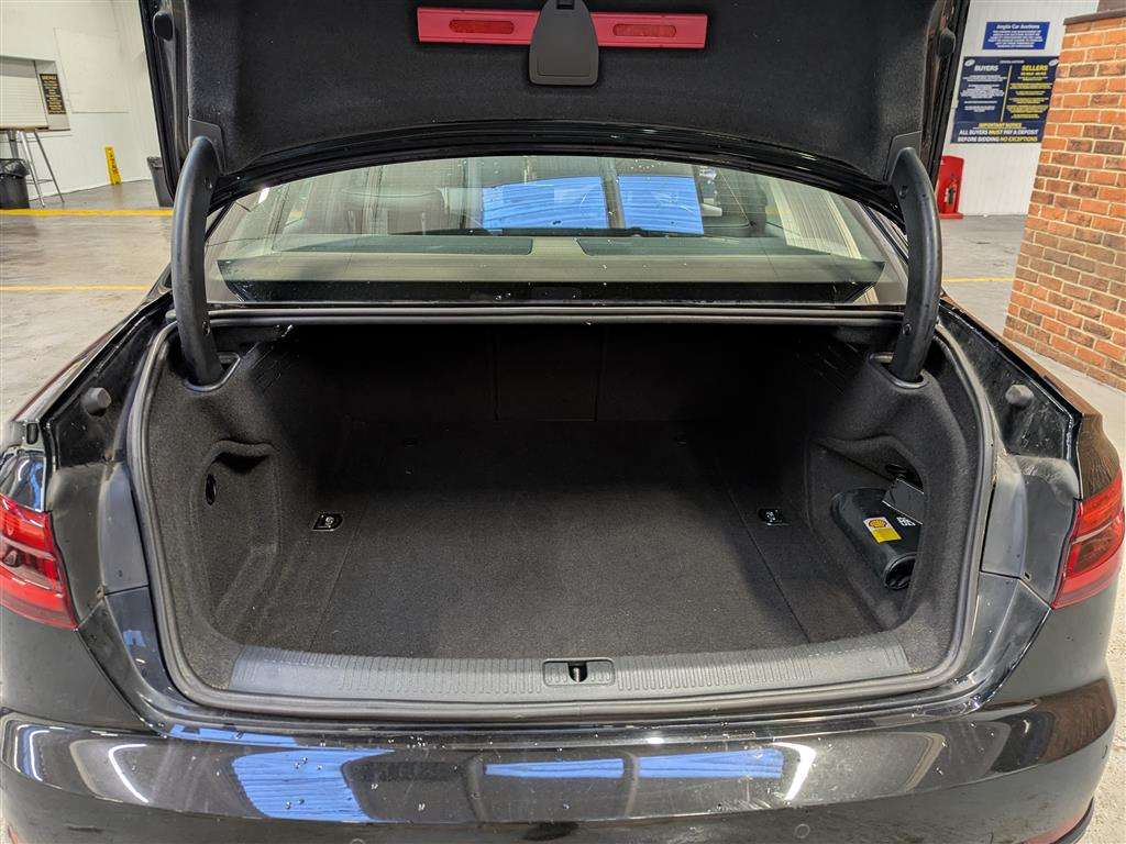 <p>2017 AUDI A4 S LINE TDI S-A</p>