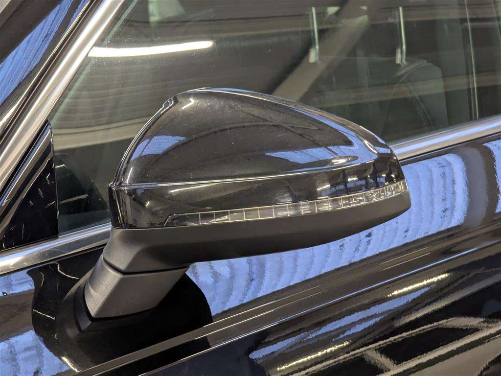 <p>2017 AUDI A4 S LINE TDI S-A</p>