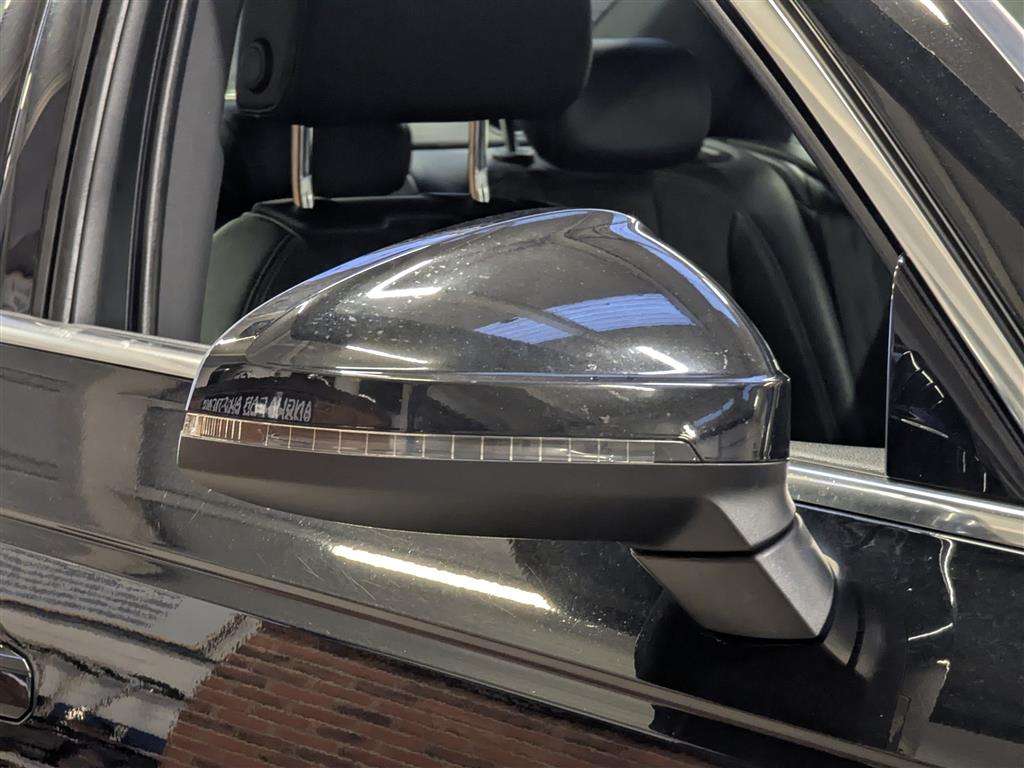 <p>2017 AUDI A4 S LINE TDI S-A</p>