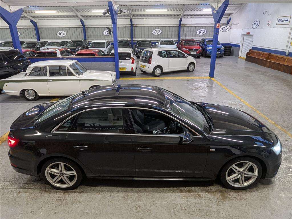 <p>2017 AUDI A4 S LINE TDI S-A</p>