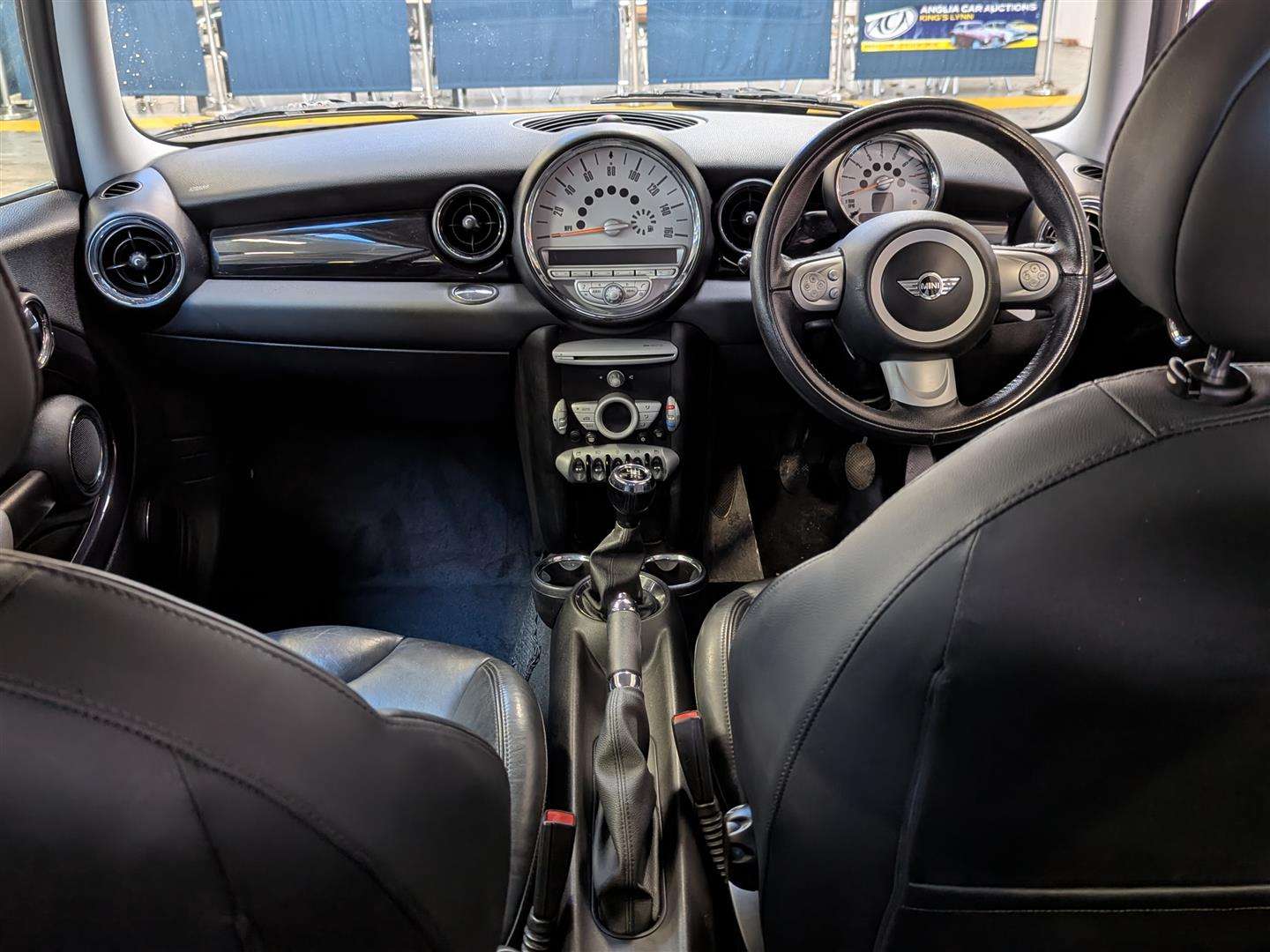 <p>2009 MINI COOPER GRAPHITE</p>