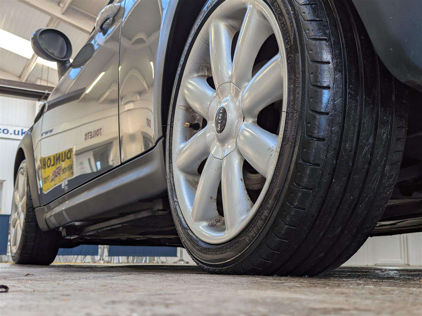 <p>2009 MINI COOPER GRAPHITE</p>