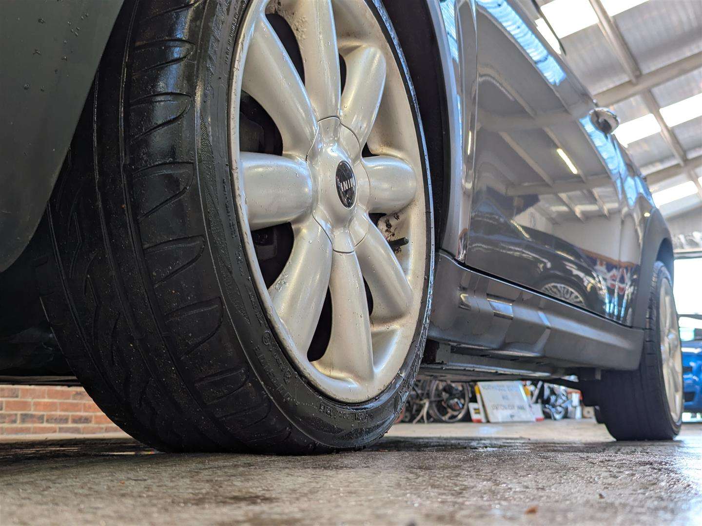 <p>2009 MINI COOPER GRAPHITE</p>