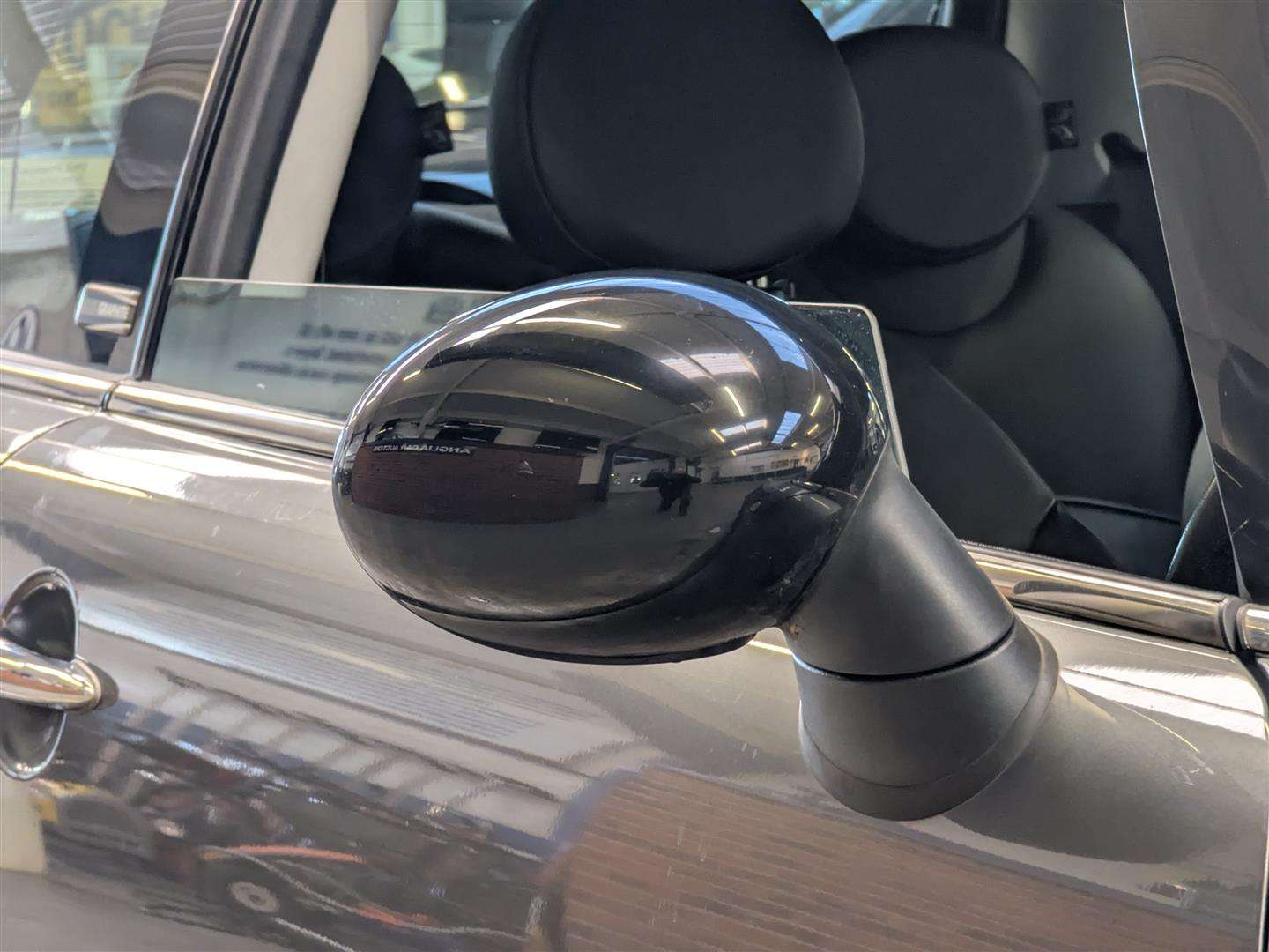 <p>2009 MINI COOPER GRAPHITE</p>