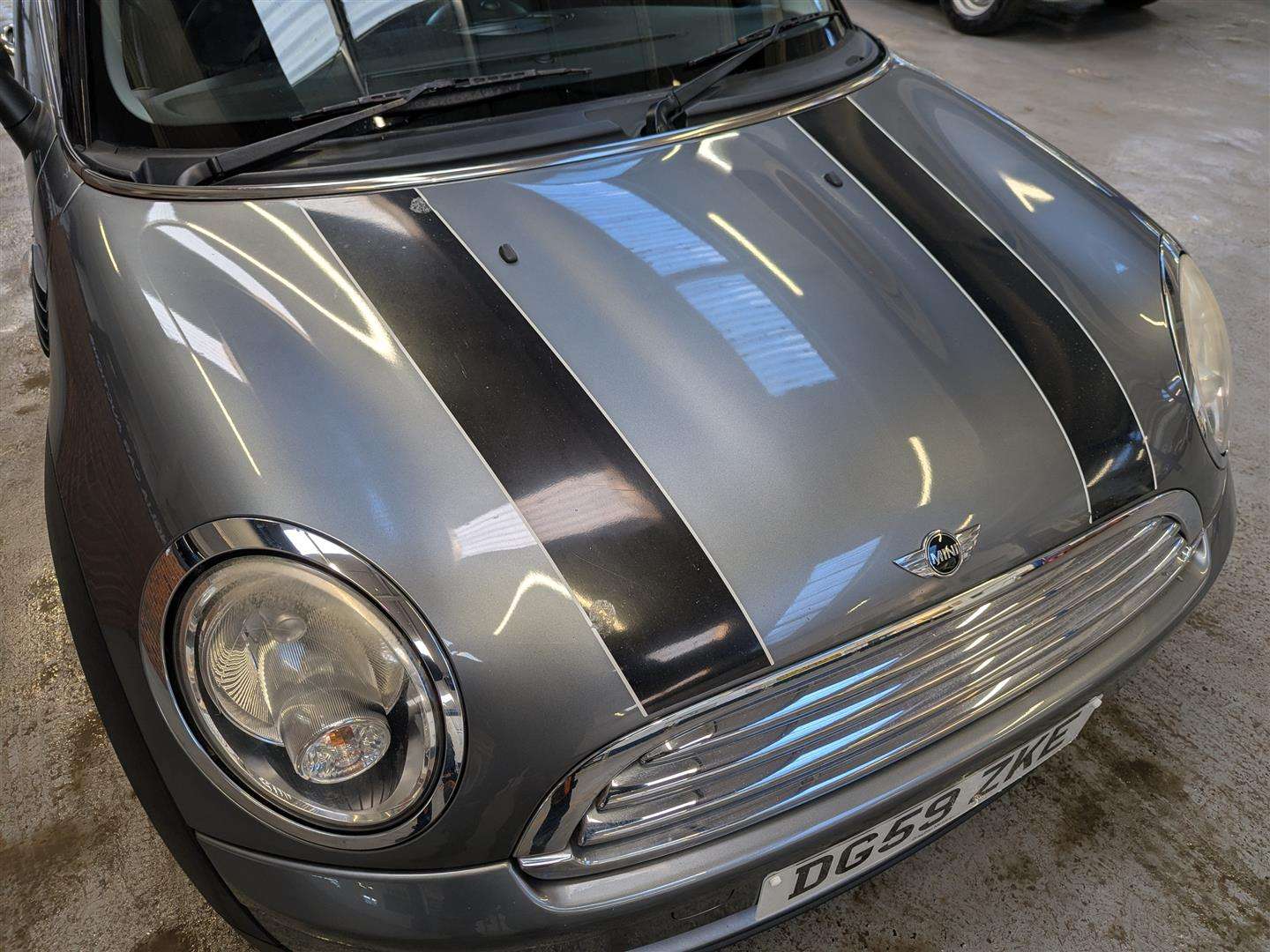 <p>2009 MINI COOPER GRAPHITE</p>