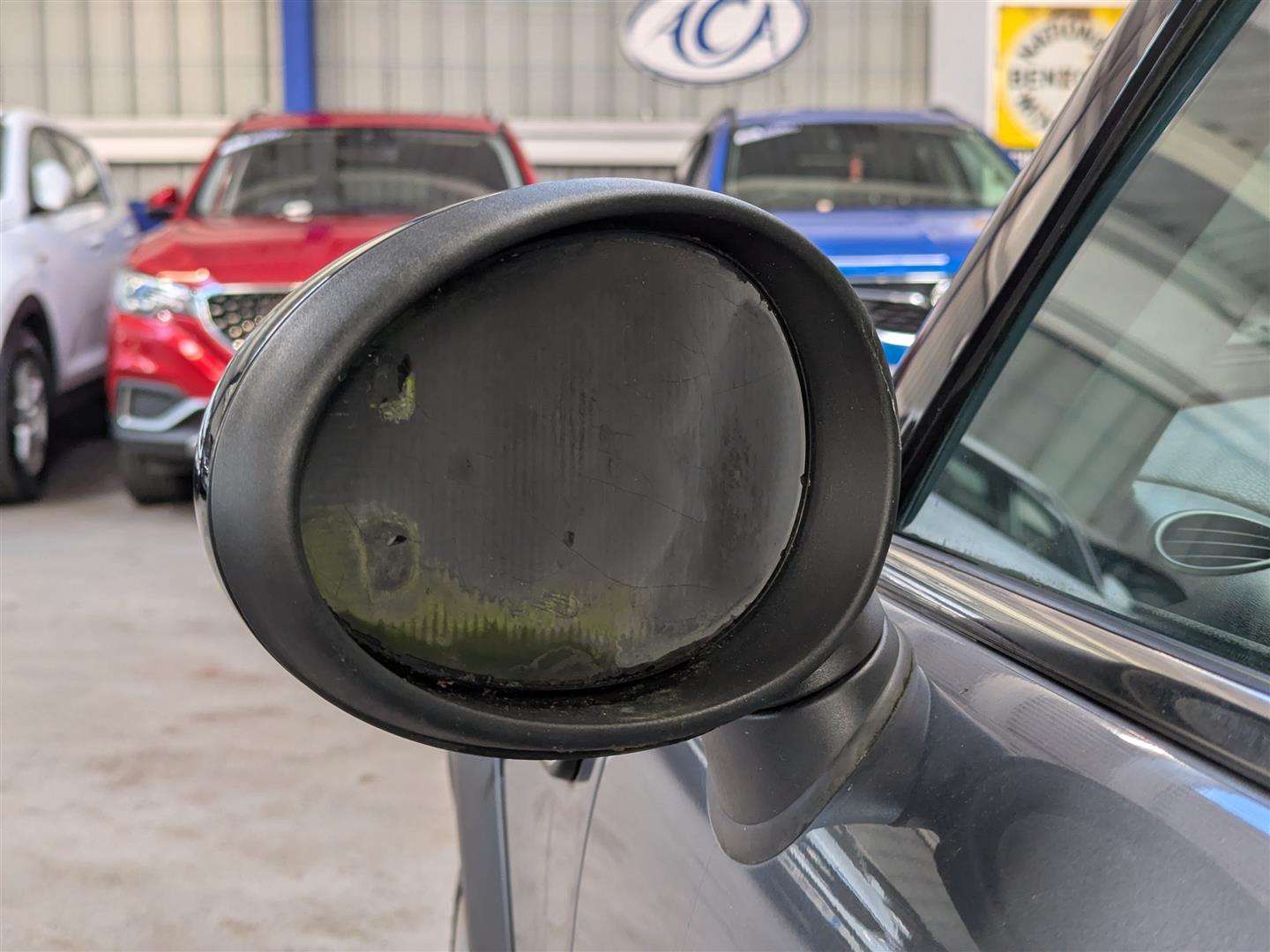 <p>2009 MINI COOPER GRAPHITE</p>