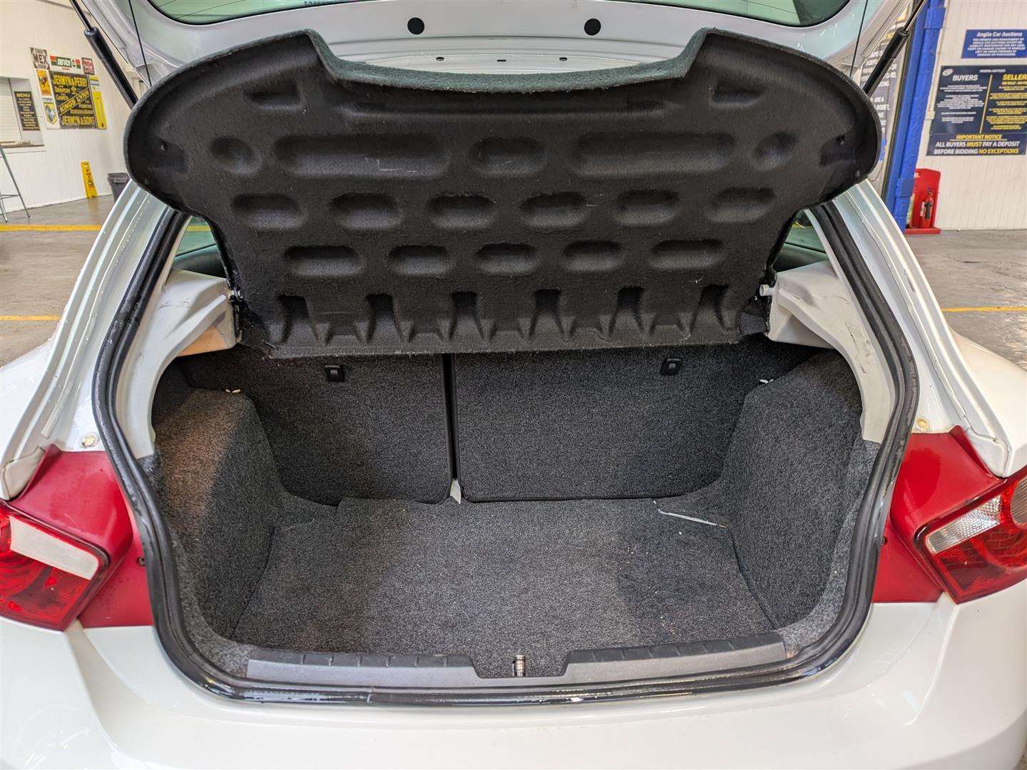 <p>2011 SEAT IBIZA SE COPA</p>