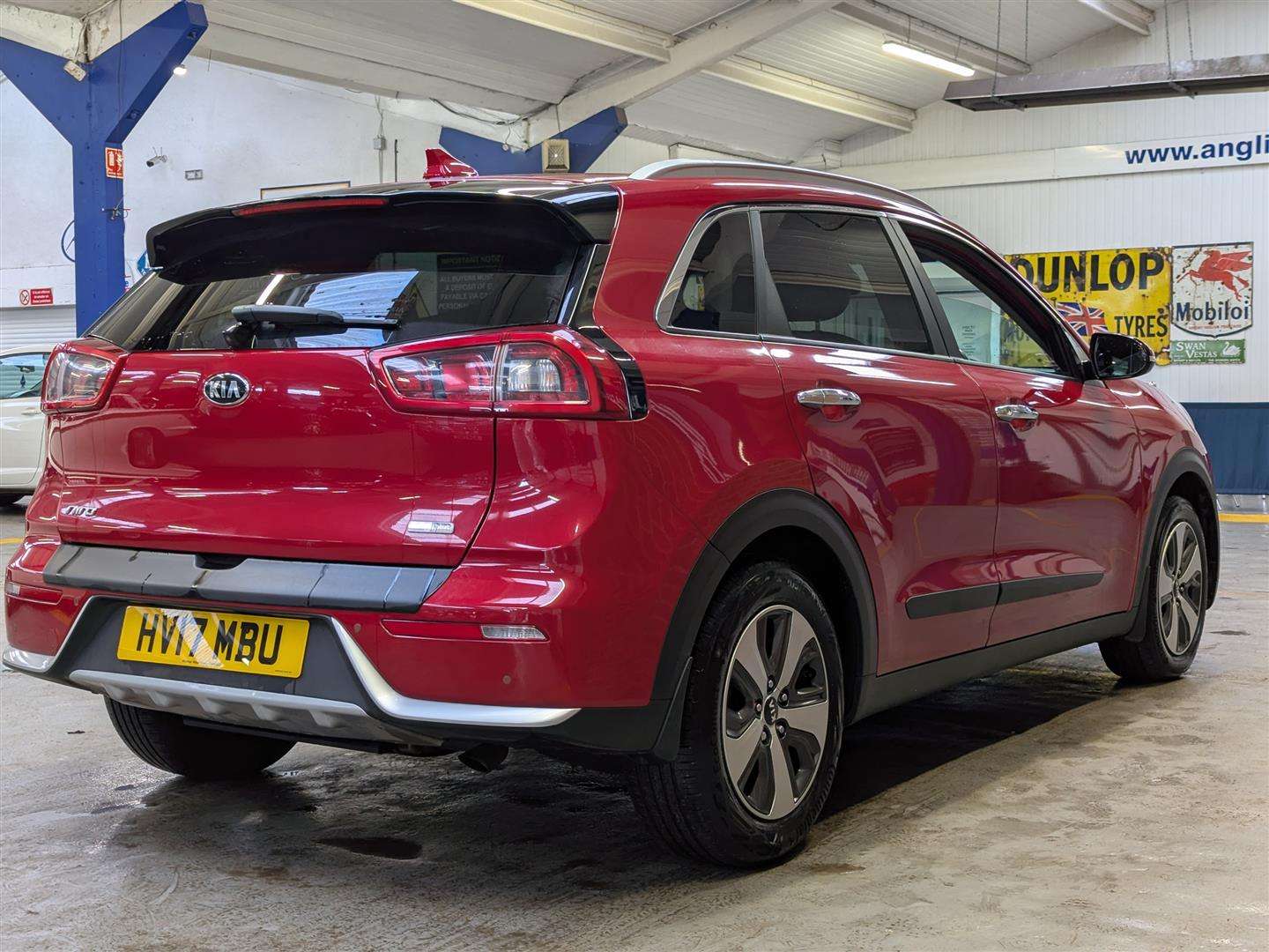 <p>2017 KIA NIRO 2 S-A</p>