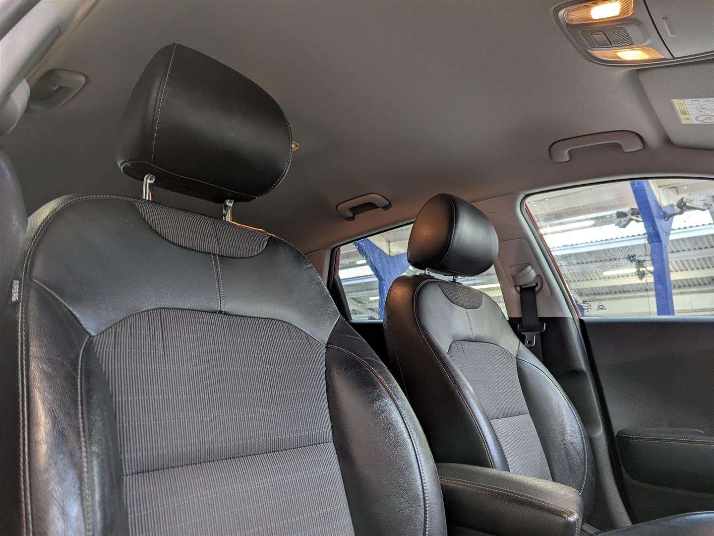 <p>2017 KIA NIRO 2 S-A</p>