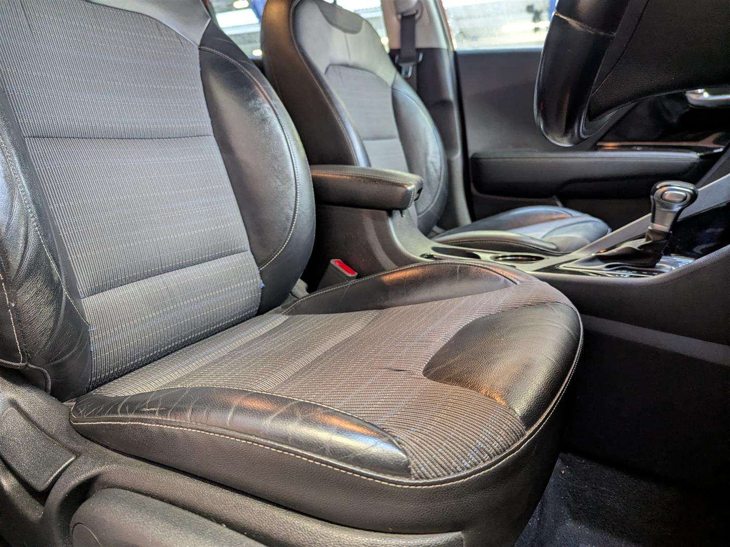 <p>2017 KIA NIRO 2 S-A</p>