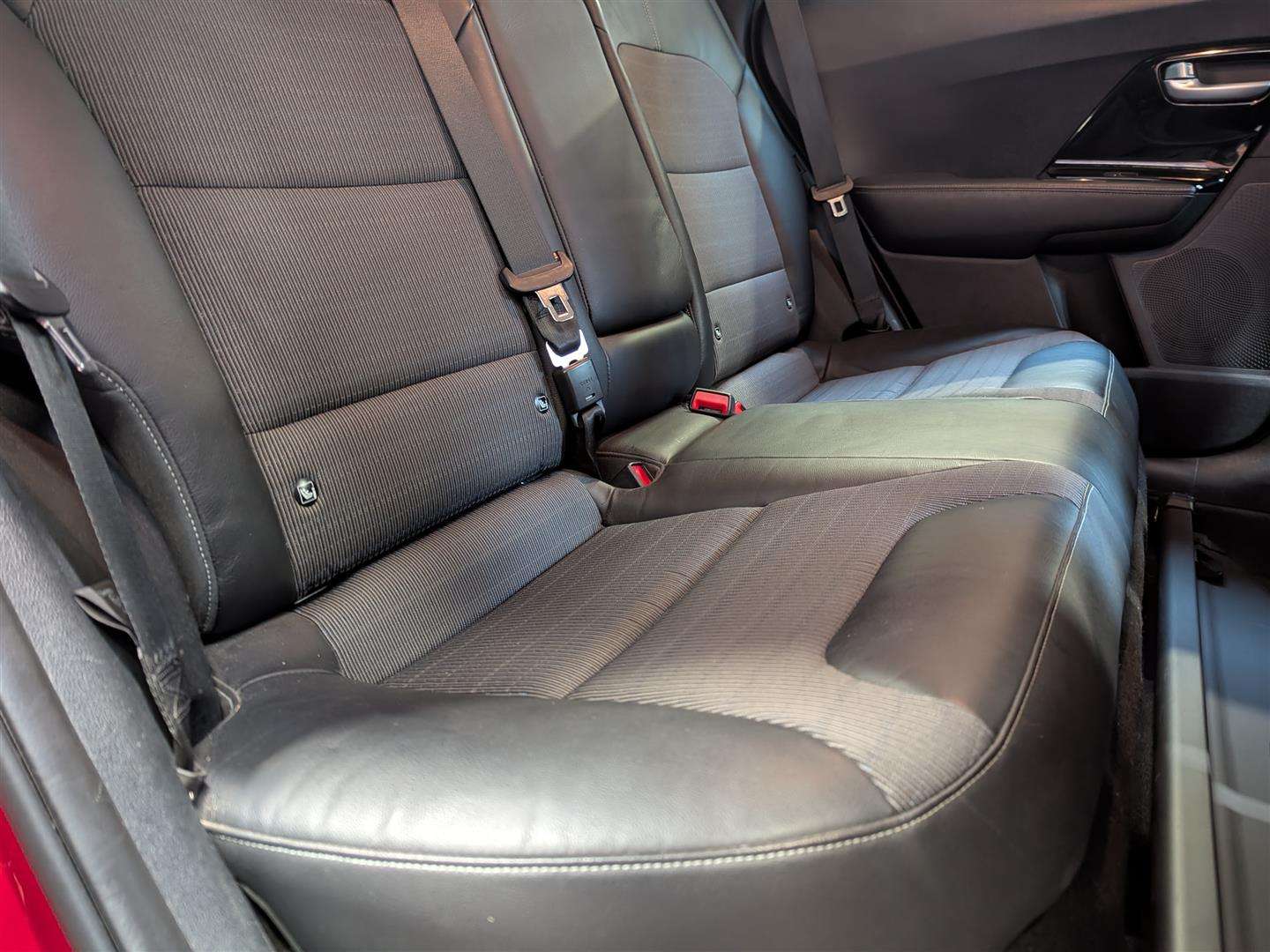 <p>2017 KIA NIRO 2 S-A</p>