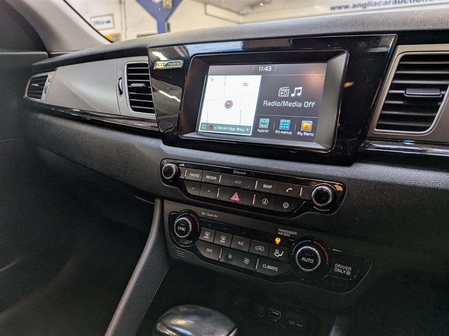 <p>2017 KIA NIRO 2 S-A</p>