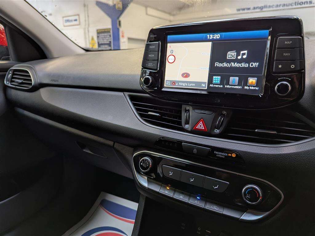 <p>2019 HYUNDAI I30 SE NAV S-A</p>