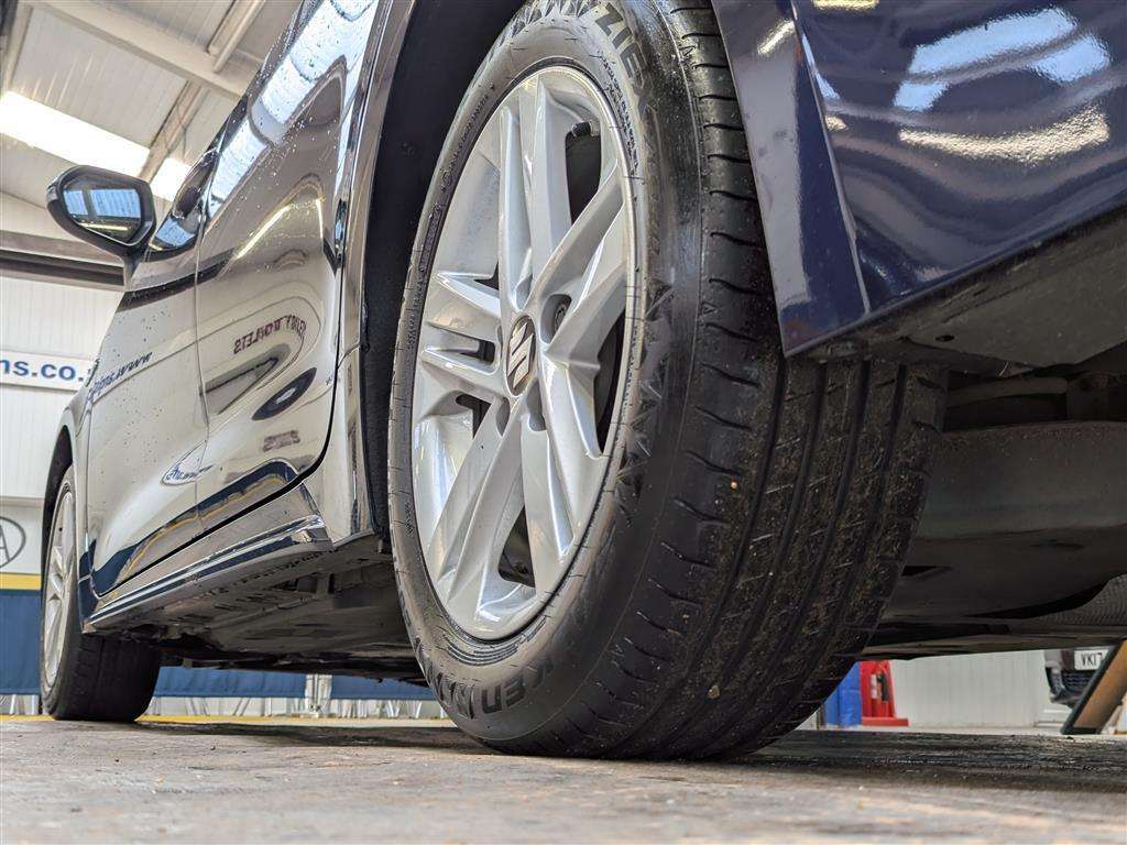 <p>2022 SUZUKI SWACE SZ-T HEV CVT</p>