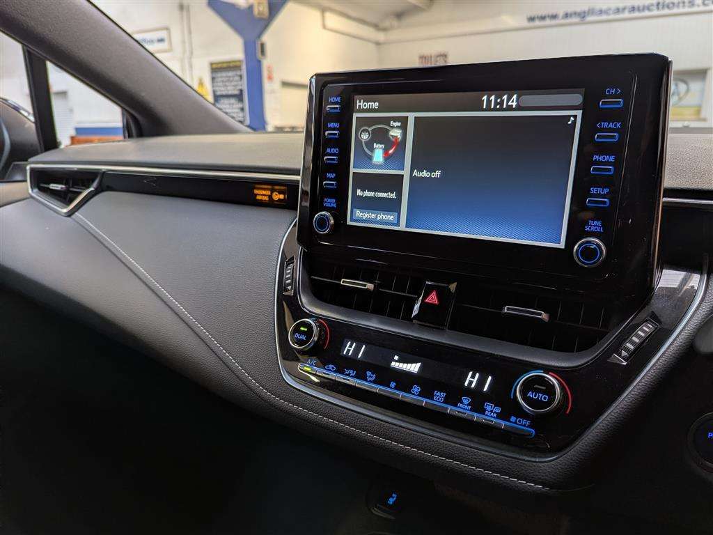 <p>2022 SUZUKI SWACE SZ-T HEV CVT</p>