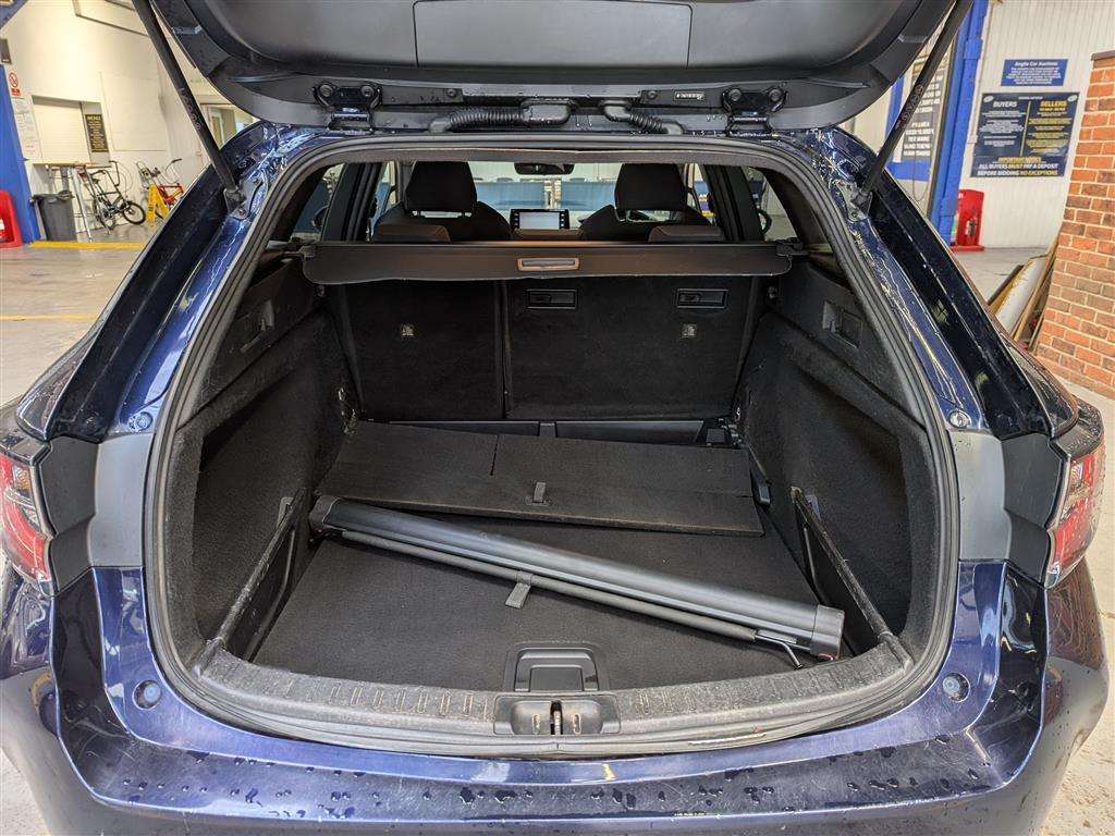 <p>2022 SUZUKI SWACE SZ-T HEV CVT</p>