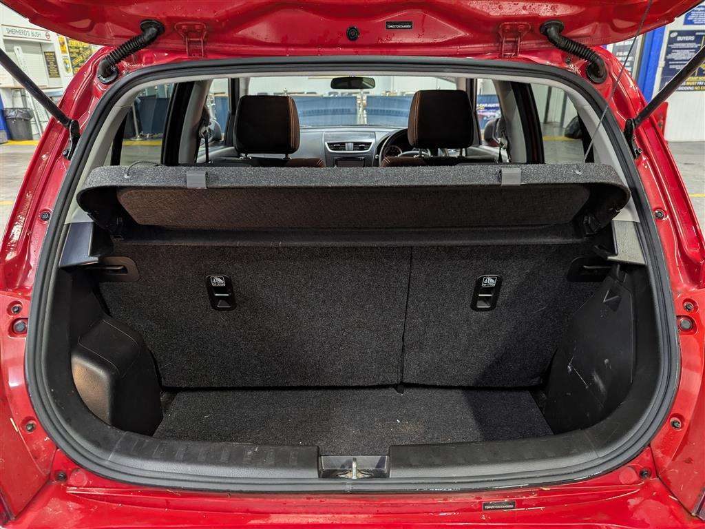 <p>2016 SUZUKI SWIFT SZ-L</p>