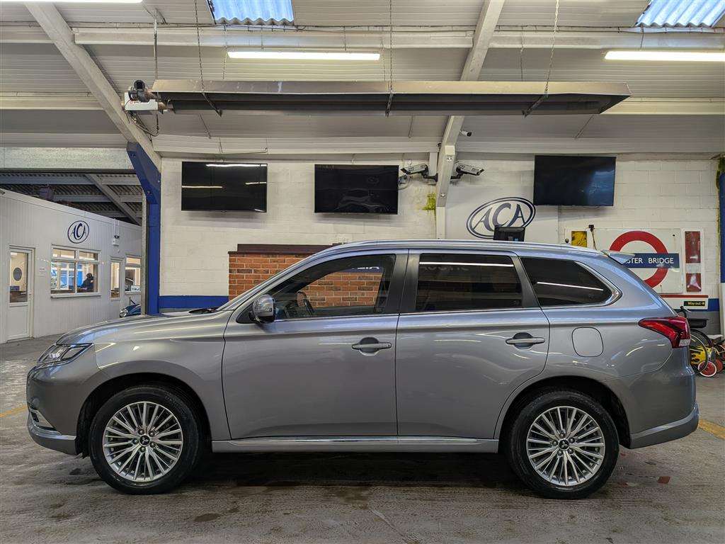 <p>2020 MITSUBISHI OUTLANDER EXCD SAFETY PHE</p>