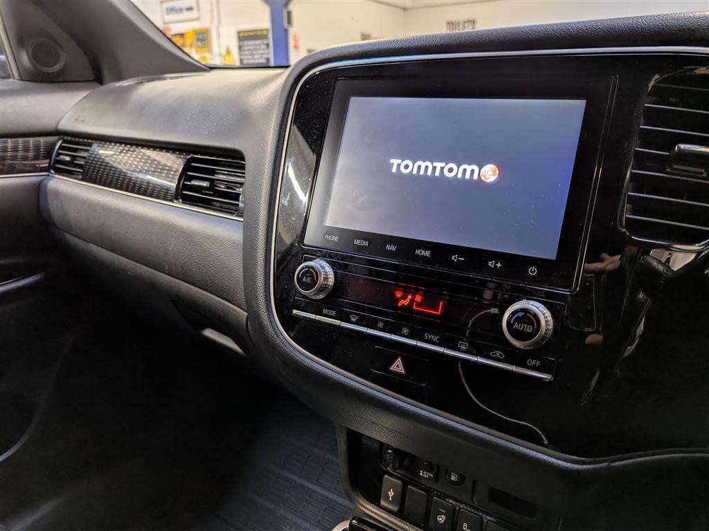 <p>2020 MITSUBISHI OUTLANDER EXCD SAFETY PHE</p>