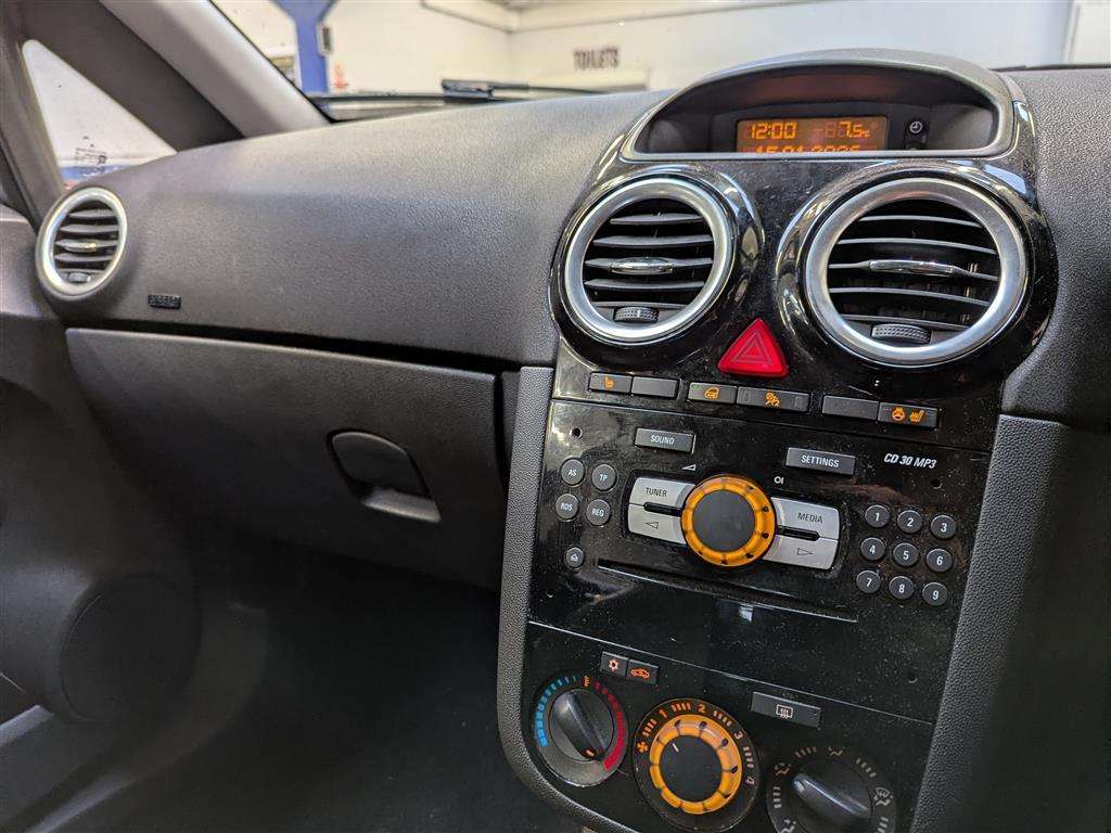 <p>2014 VAUXHALL CORSA SE</p>