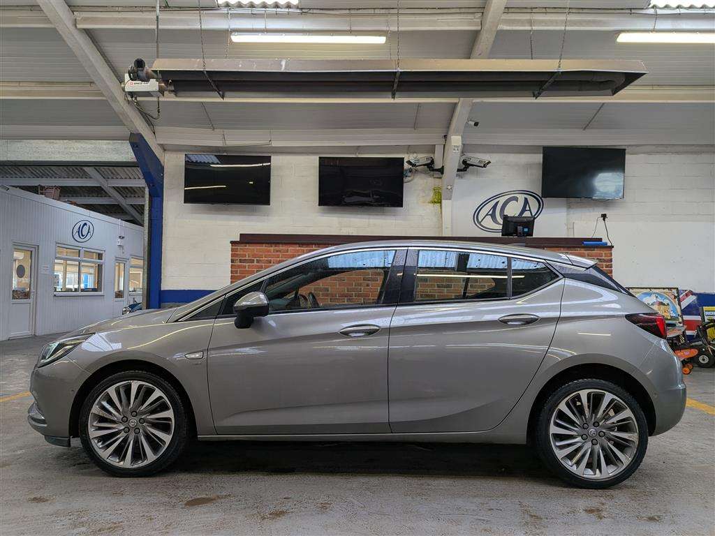 <p>2016 VAUXHALL ASTRA SRI NAV CDTI S/S</p>