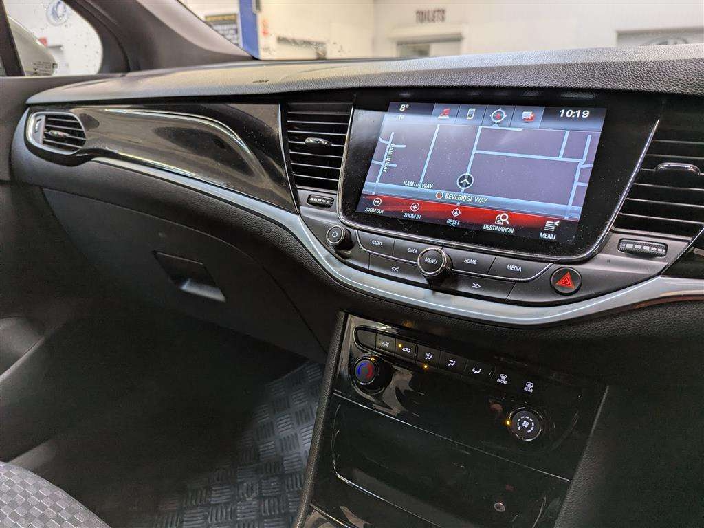 <p>2016 VAUXHALL ASTRA SRI NAV CDTI S/S</p>