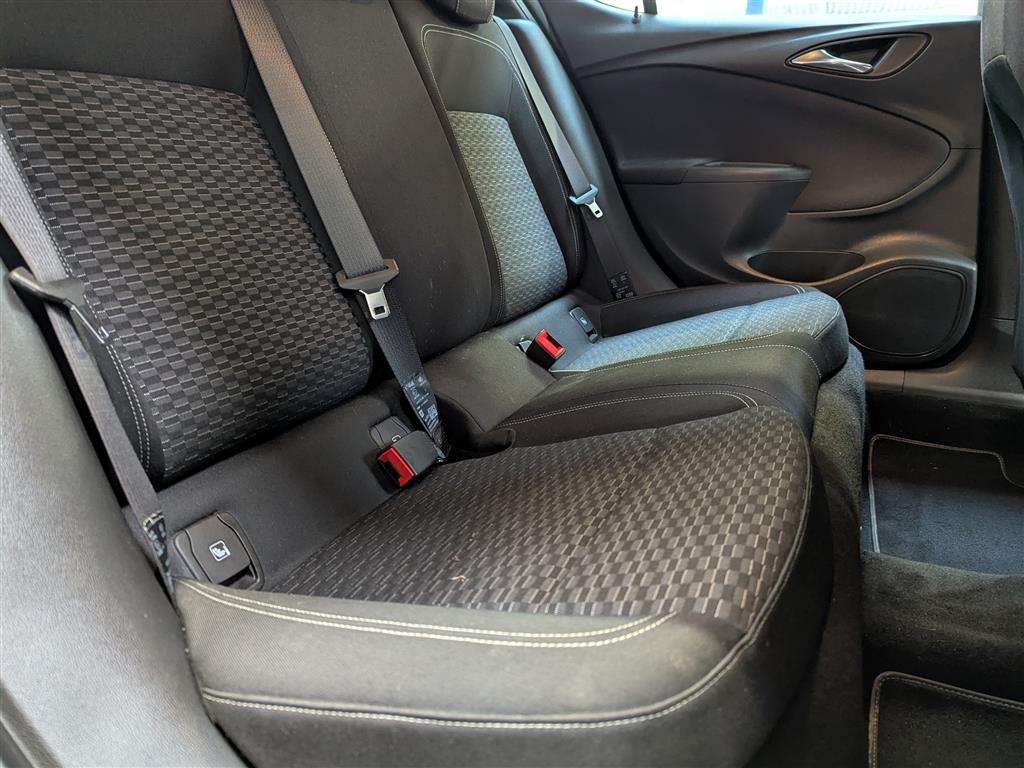 <p>2016 VAUXHALL ASTRA SRI NAV CDTI S/S</p>