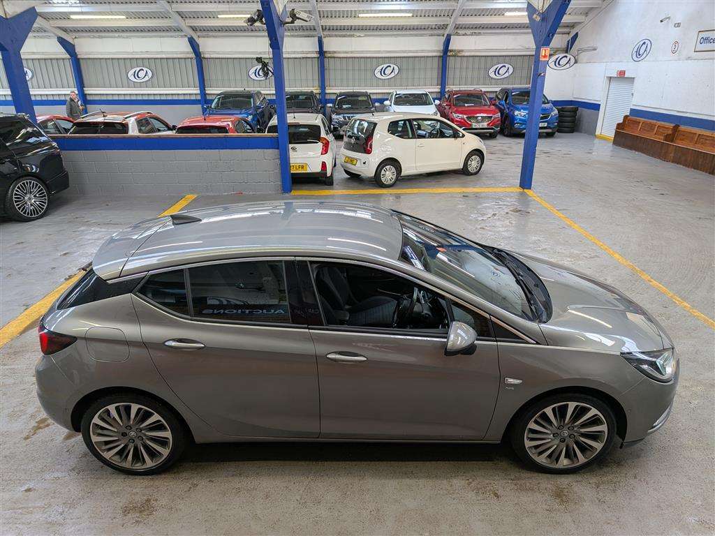 <p>2016 VAUXHALL ASTRA SRI NAV CDTI S/S</p>