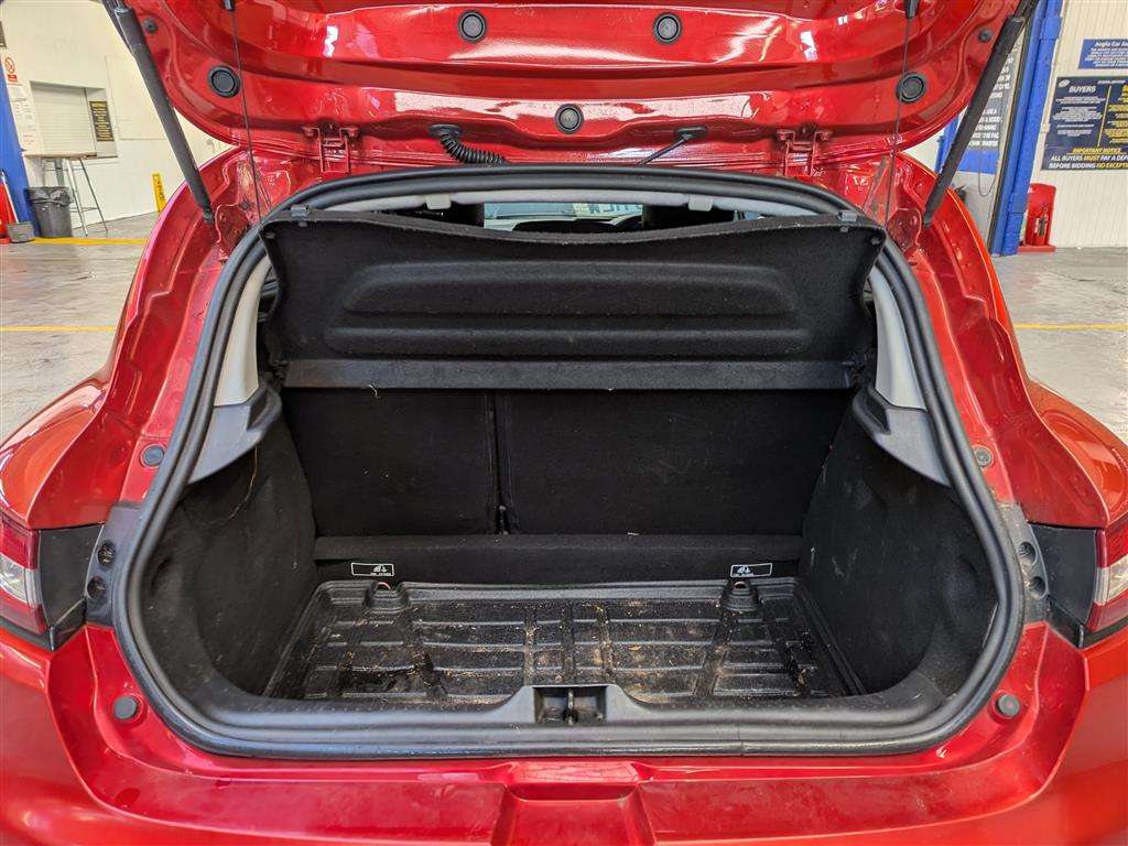 <p>2016 RENAULT CLIO DYNAMIQUE NAV 16V</p>