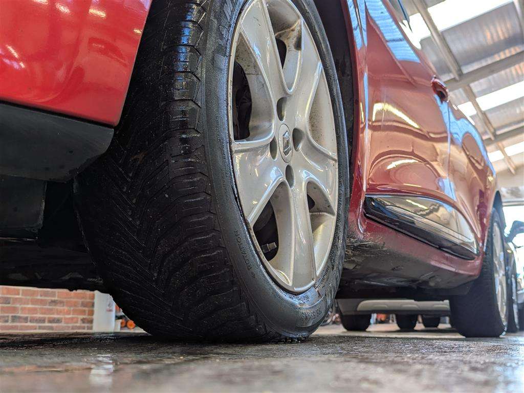 <p>2016 RENAULT CLIO DYNAMIQUE NAV 16V</p>