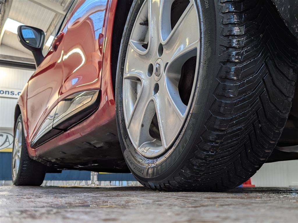 <p>2016 RENAULT CLIO DYNAMIQUE NAV 16V</p>