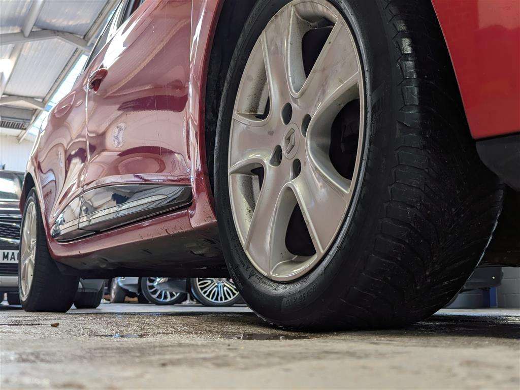 <p>2016 RENAULT CLIO DYNAMIQUE NAV 16V</p>