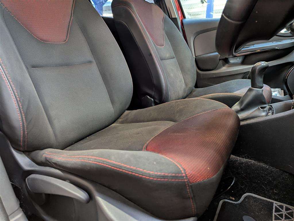 <p>2016 RENAULT CLIO DYNAMIQUE NAV 16V</p>