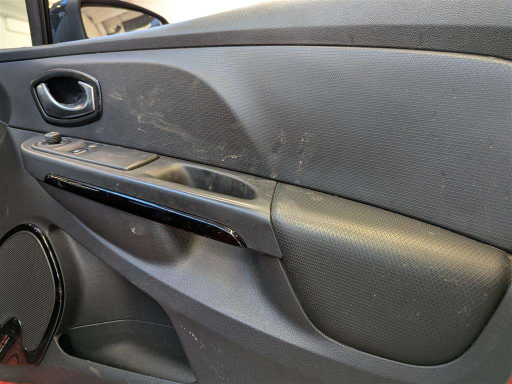 <p>2016 RENAULT CLIO DYNAMIQUE NAV 16V</p>