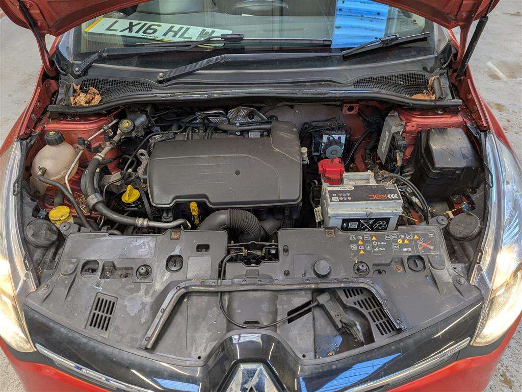 <p>2016 RENAULT CLIO DYNAMIQUE NAV 16V</p>