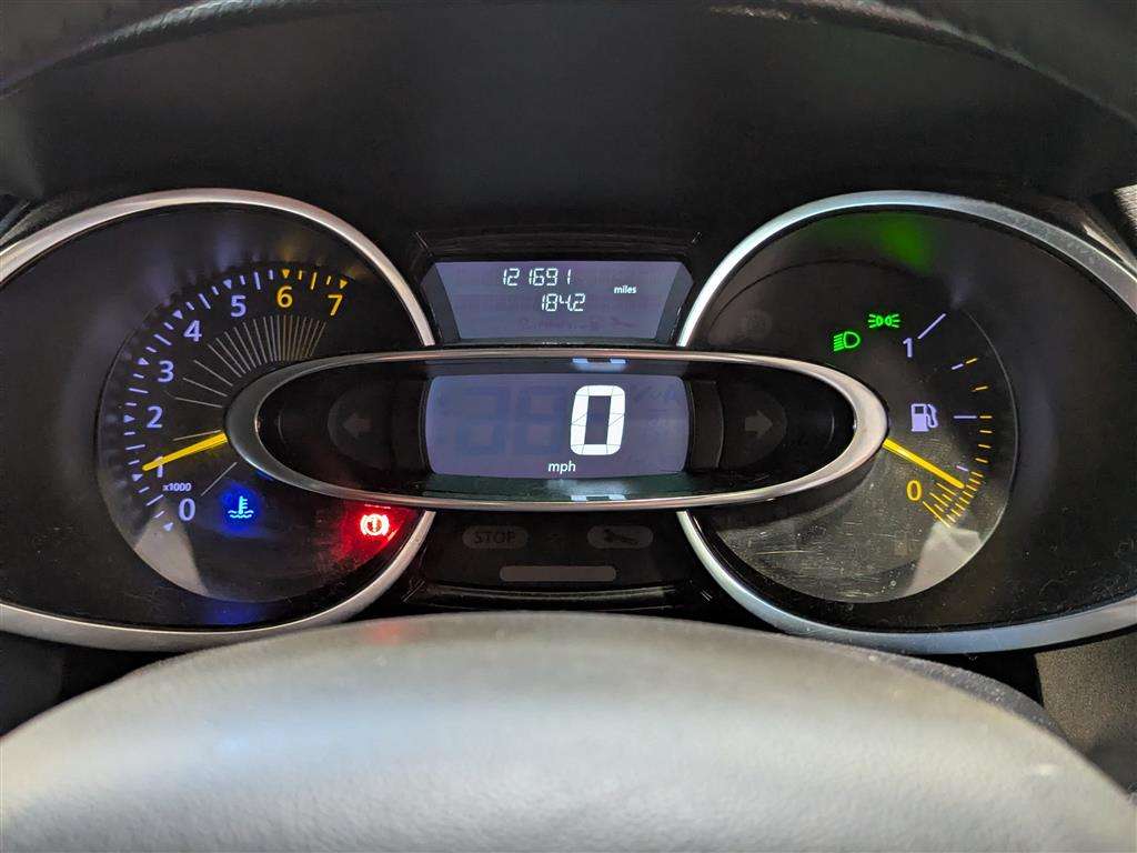 <p>2016 RENAULT CLIO DYNAMIQUE NAV 16V</p>