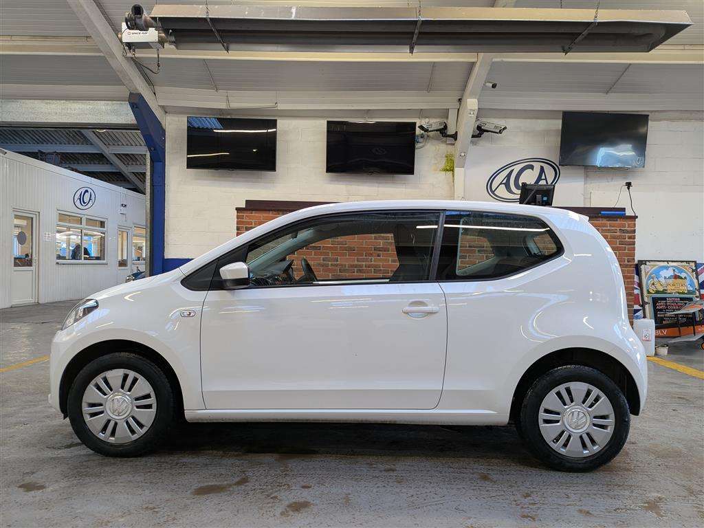 <p>2015 VOLKSWAGEN MOVE UP</p>