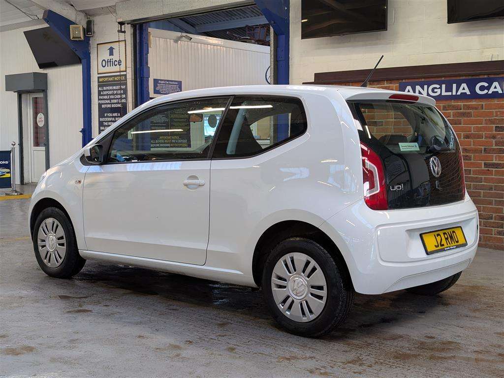 <p>2015 VOLKSWAGEN MOVE UP</p>