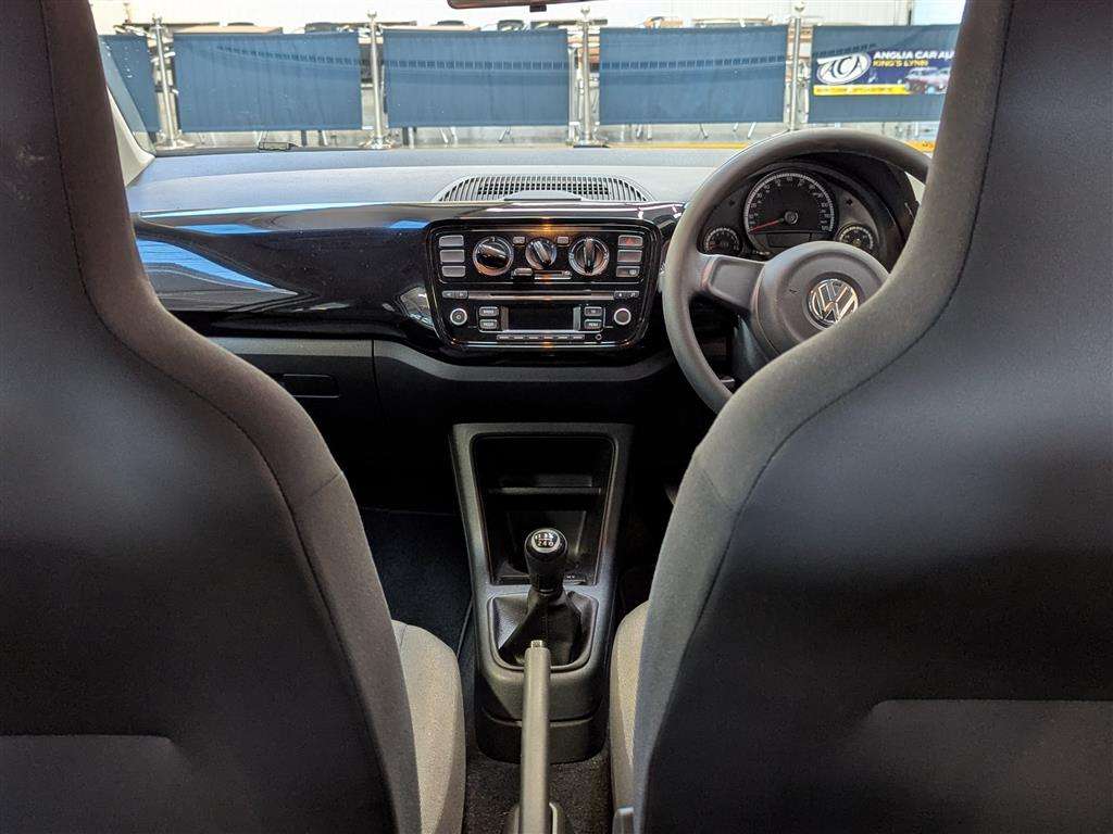 <p>2015 VOLKSWAGEN MOVE UP</p>