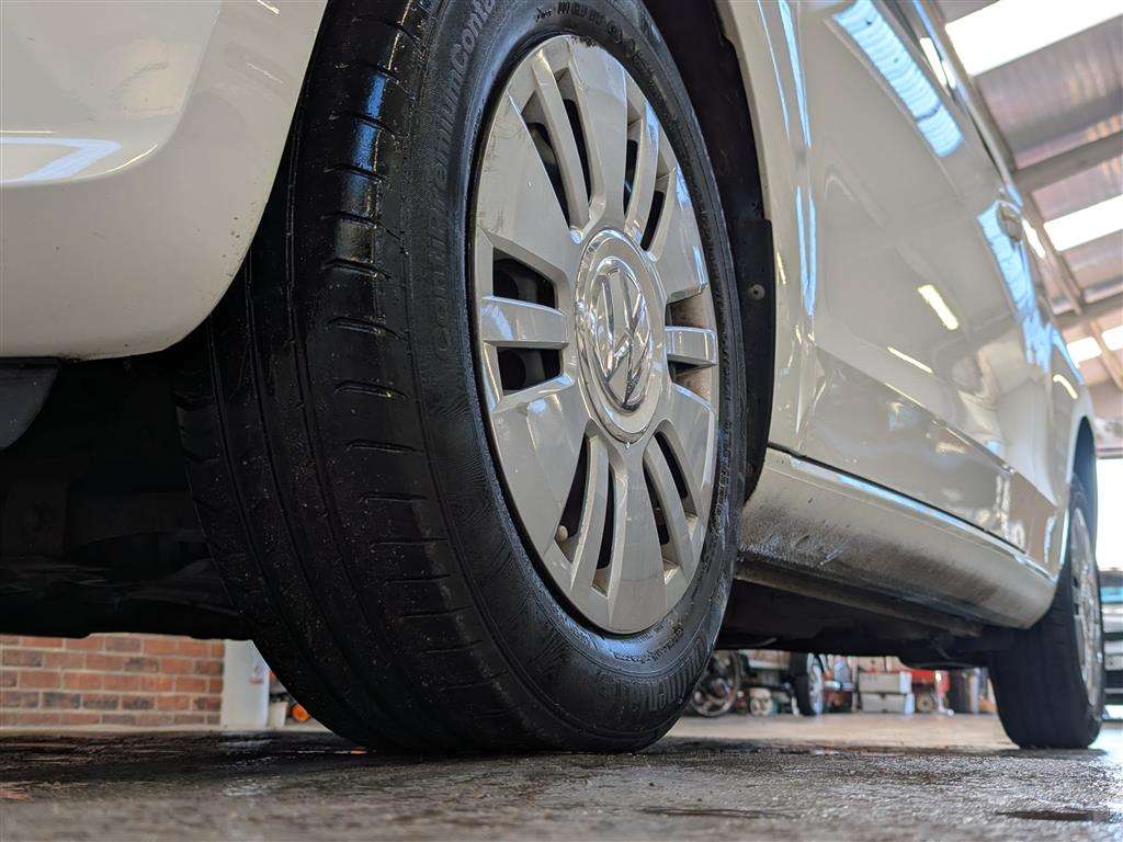 <p>2015 VOLKSWAGEN MOVE UP</p>