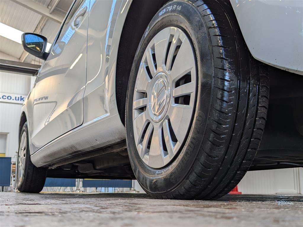 <p>2015 VOLKSWAGEN MOVE UP</p>