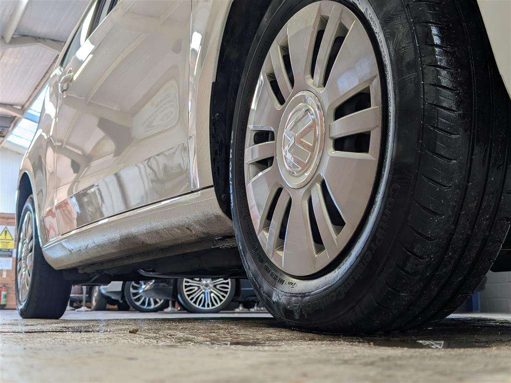 <p>2015 VOLKSWAGEN MOVE UP</p>