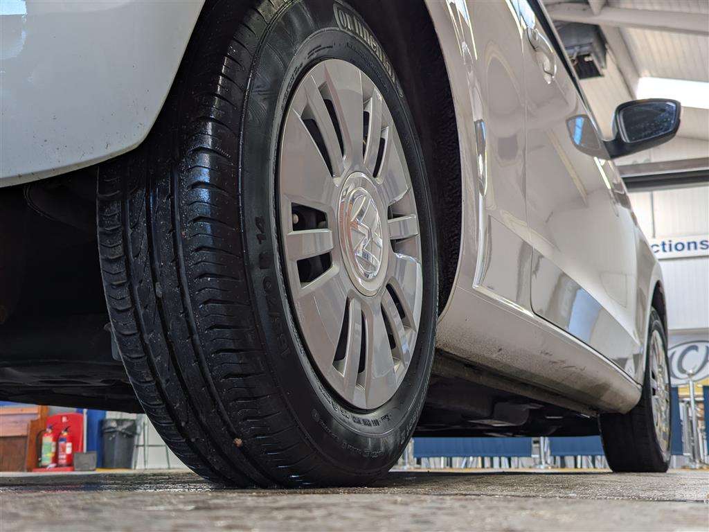 <p>2015 VOLKSWAGEN MOVE UP</p>